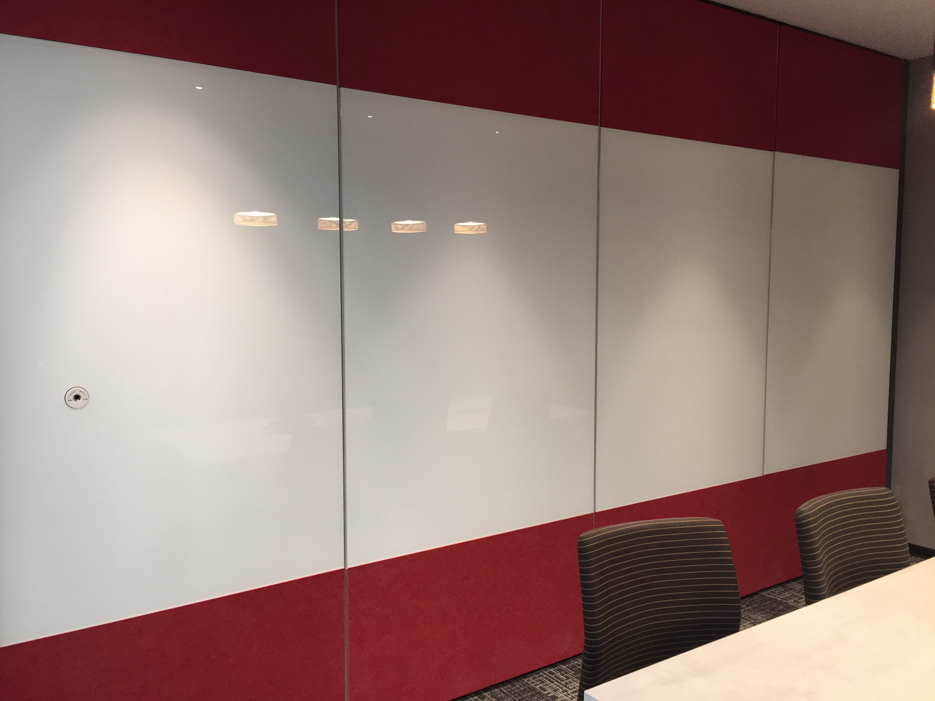 裝飾材：上下美耐板＋玻璃白板